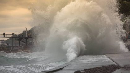 La tempête Ernesto se renforce à nouveau et devient un ouragan