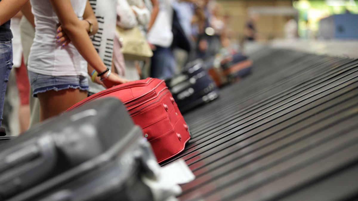 La véritable signification des rubans sur les valises et les risques qu'ils comportent