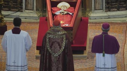 Le rituel mystérieux qui commence avec la mort du pape François : de sombres secrets que le Vatican garde sous silence