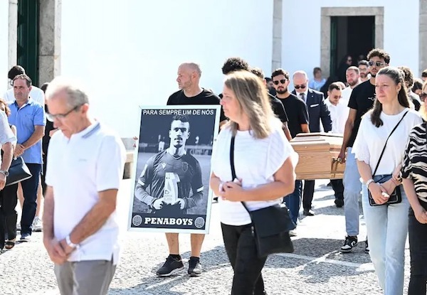 Les images émouvantes des funérailles de Diogo Jota et de son frère André Silva