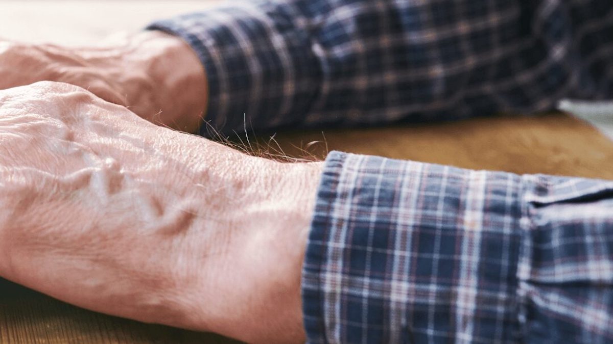 Pourquoi les veines des mains deviennent parfois plus visibles