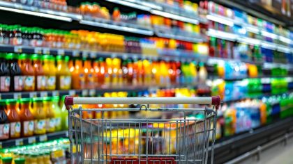 Quand la jalousie dépasse les limites : une scène inattendue devant un magasin