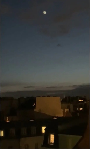 Quel est ce mystérieux objet lumineux observé dans le ciel ?