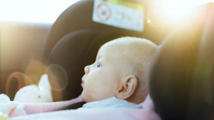 Un bébé de 15 mois décède après avoir été laissé dans une voiture en Belgique