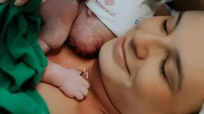 Un bébé est né avec un stérilet implanté dans son corps, défiant la science médicale