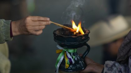 Une simple bougie d’encens tourne au drame : elle finit à l’hôpital