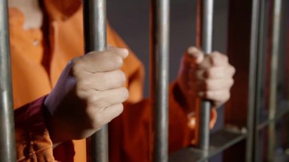 Une tentative d'évasion se retourne contre lui : le détenu piégé par sa propre ruse
