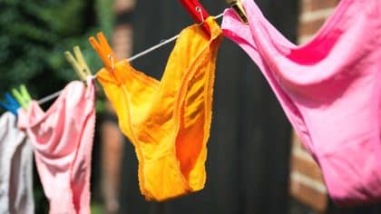 Vous avez des taches blanches sur vos sous-vêtements ? Nous vous expliquons ce que votre corps vous dit