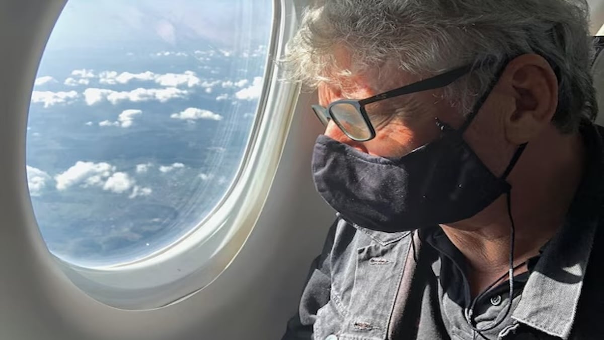 À 78 ans, un homme a tout vendu pour revoir l'amour de sa vie, mais le destin sur ce plan a tout changé