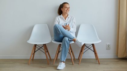 Que signifie croiser les jambes selon la psychologie ?