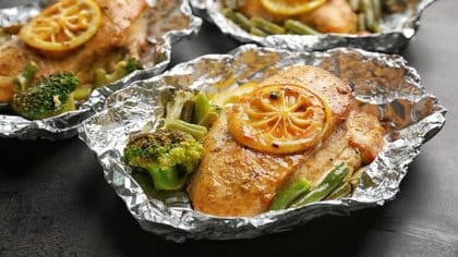 Asperges et saumon en papillote, sauce citron-ail : La recette qui conquiert les réseaux