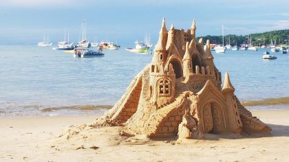 Châteaux de sable interdits sur les plages ? La rumeur qui a piégé de nombreux vacanciers