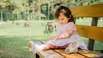 Décès de la fillette de deux ans blessée lors de la fusillade de Plasencia : « Ma fille a été touchée par une balle perdue. » La fillette, qui n'appartenait à aucune des familles impliquées, a été touchée à la tête alors qu'elle se réfugiait chez sa mère