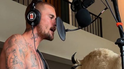 Justin Bieber fait sensation avec une chèvre, des armes… et des lunettes de soleil