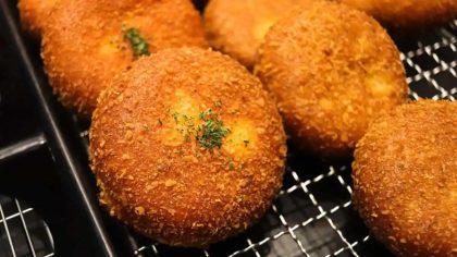 La recette magique qui sauve vos repas : de délicieuses boulettes de pommes de terre pleines de saveur
