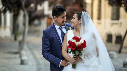 Quand la belle-mère vole la vedette au mariage : une robe blanche qui enseigne une grande leçon