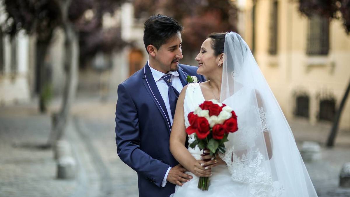 Quand la belle-mère vole la vedette au mariage : une robe blanche qui enseigne une grande leçon