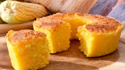 Sans farine, mais avec une saveur incroyable : découvrez comment réaliser ce gâteau au maïs et à la cannelle