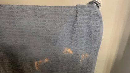 Toutes mes serviettes ont d'étranges taches orange qui ne partent jamais. Pourquoi apparaissent-elles et comment les enlever ?
