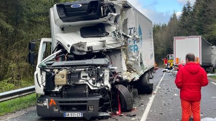 Un accident entre un poids-lourd et un véhicule léger est survenu sur l’autoroute A11 dans le sens Paris – Le Mans, à hauteur de Sceaux-sur-Huisne. On déplore un blessé grave