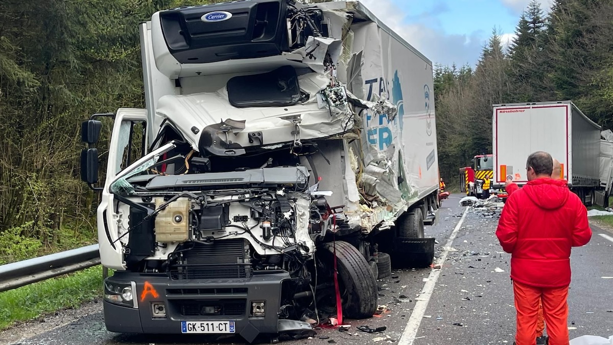 Un accident entre un poids-lourd et un véhicule léger est survenu sur l’autoroute A11 dans le sens Paris – Le Mans, à hauteur de Sceaux-sur-Huisne. On déplore un blessé grave