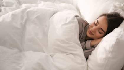 Voici les conséquences de dormir dans des vêtements serrés. Votre corps souffre en silence